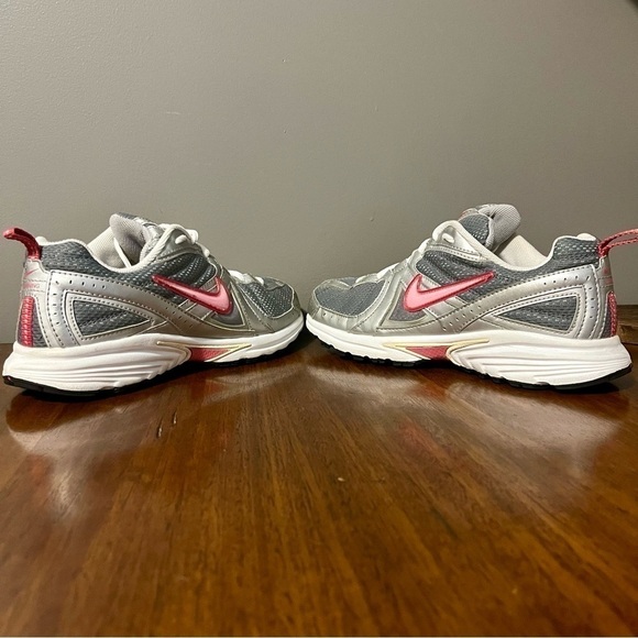 Nike Impact Zone Retro Women
Size 11 Gray Pink Athletic
Running Shoes 327860-061 - Picture 9 of 14